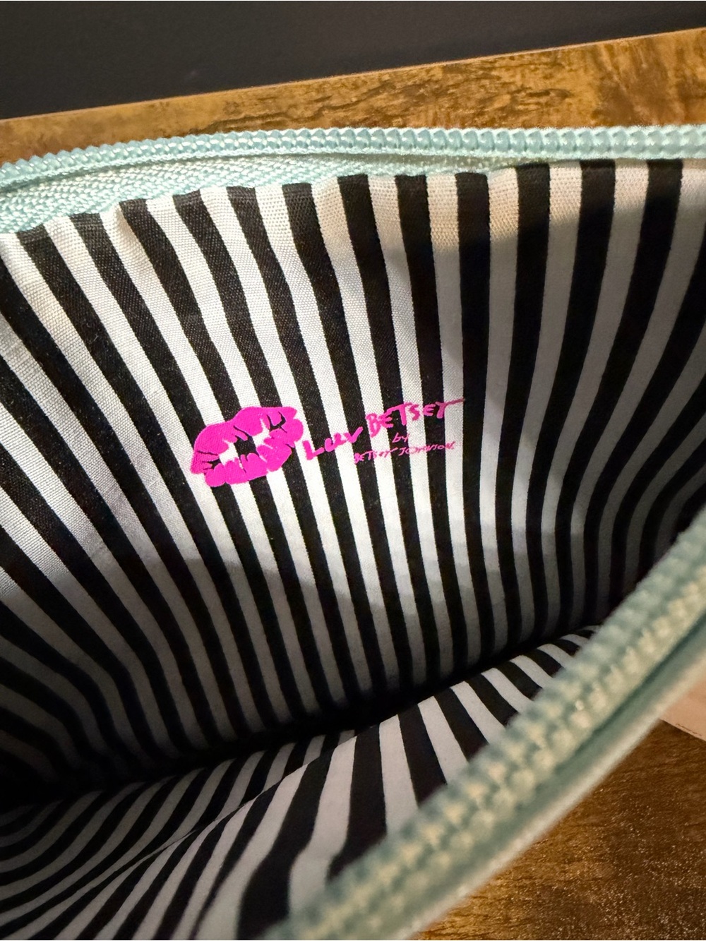 Betsey Johnson Daisy Wristlet. NWT - Picture 6 of 6